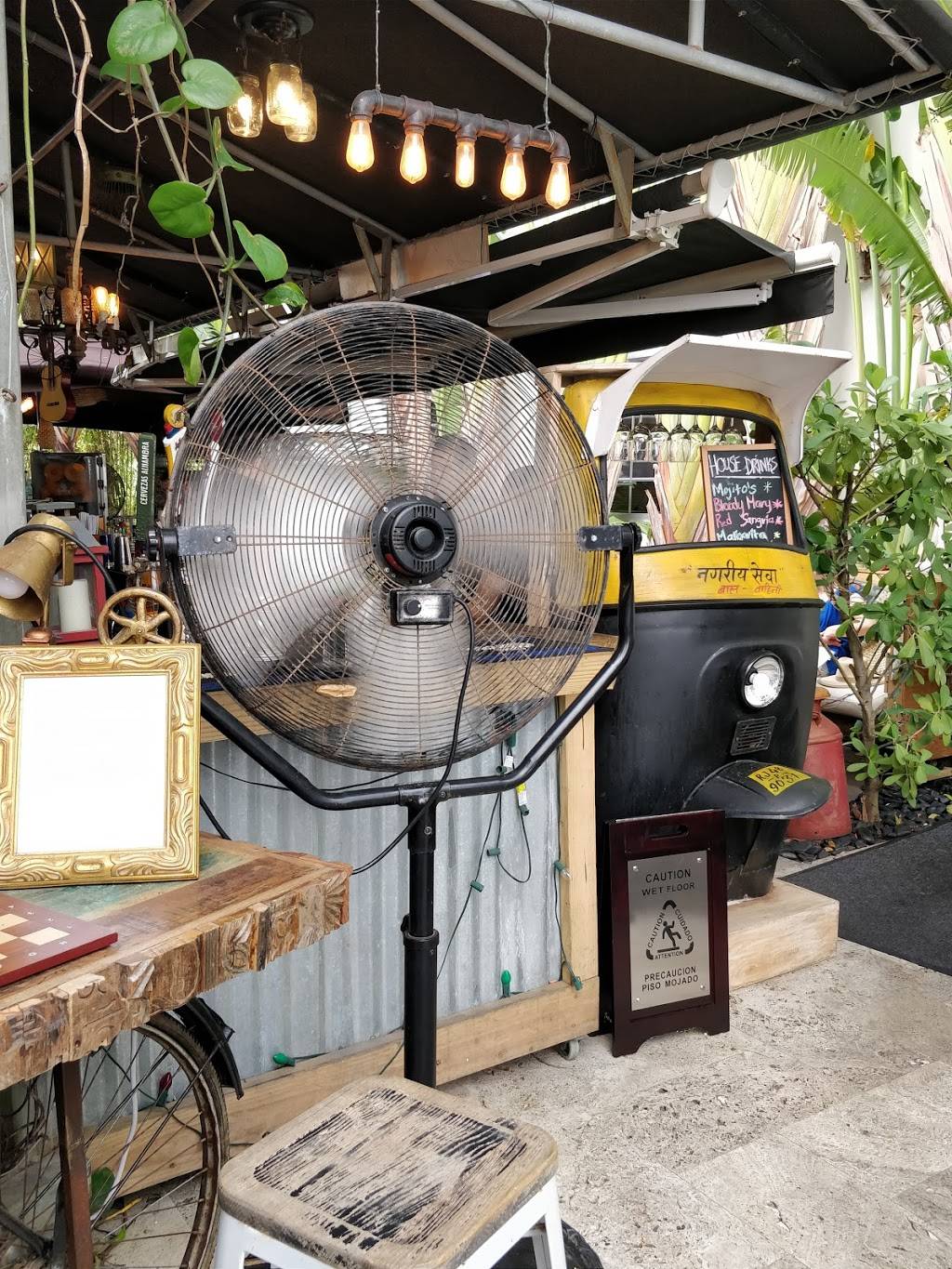 Más Cuba Cafe | night club | 318 20th St, Miami Beach, FL 33139, USA | 3055342270 OR +1 305-534-2270