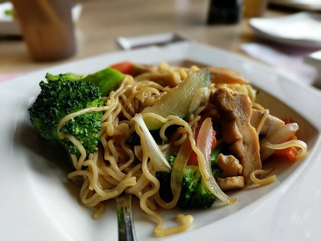 Kiku Sushi | restaurant | 808 York Mills Rd, North York, ON M3B 1X8, Canada | 4163318666 OR +1 416-331-8666