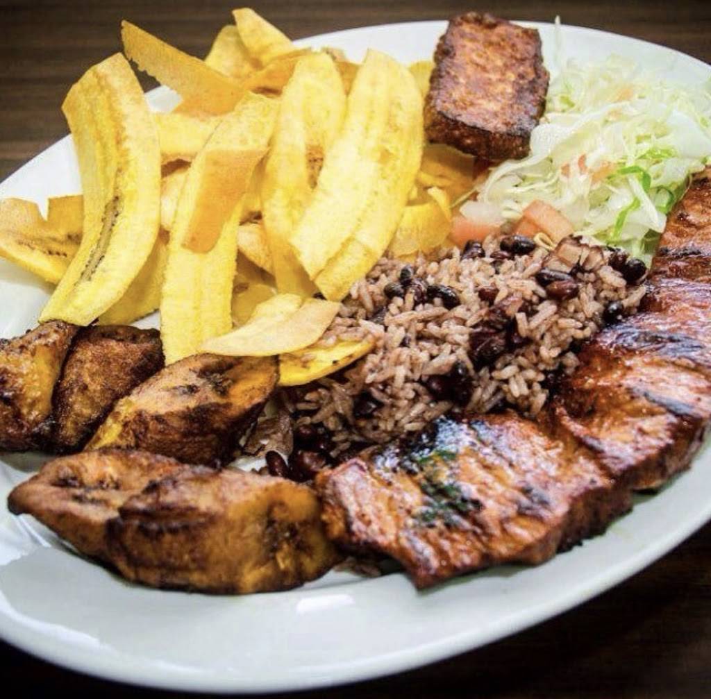 La Dueña Latín Food | restaurant | 7591 University Blvd, Winter Park, FL 32792, USA | 3212957952 OR +1 321-295-7952