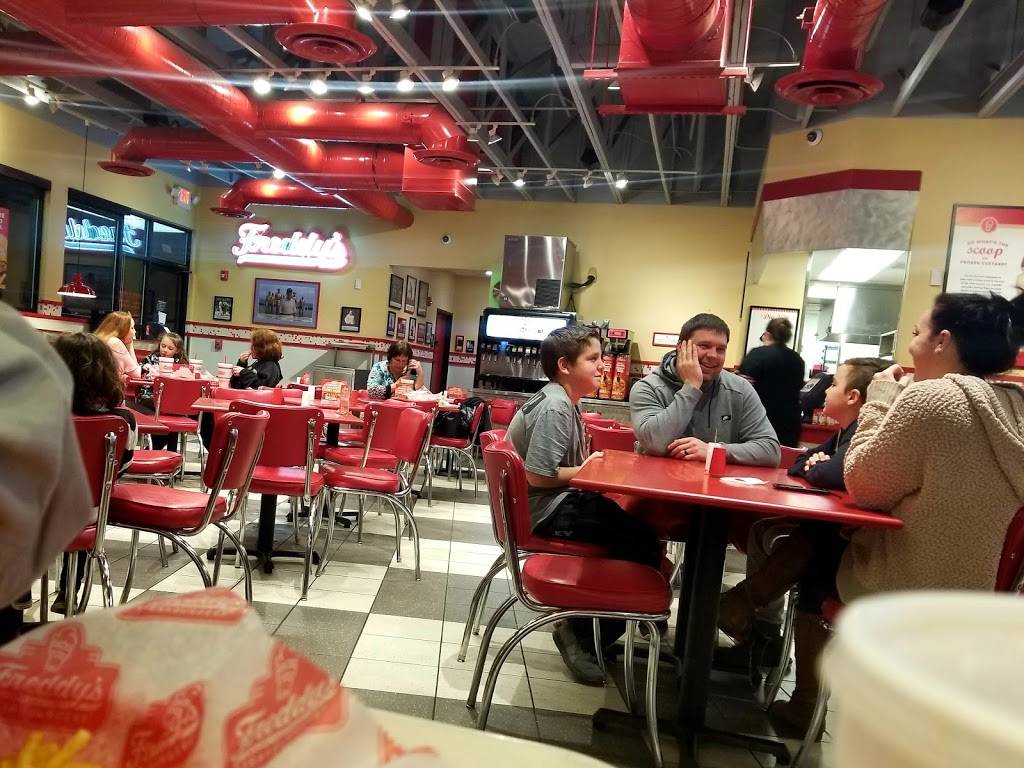Freddys Frozen Custard & Steakburgers | restaurant | 8112 S Olympia Ave, Tulsa, OK 74132, USA | 9189869911 OR +1 918-986-9911