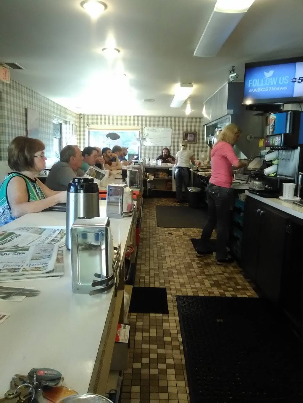 Rocks Place | restaurant | 501 Lincolnway W, Mishawaka, IN 46544, USA | 5742555862 OR +1 574-255-5862