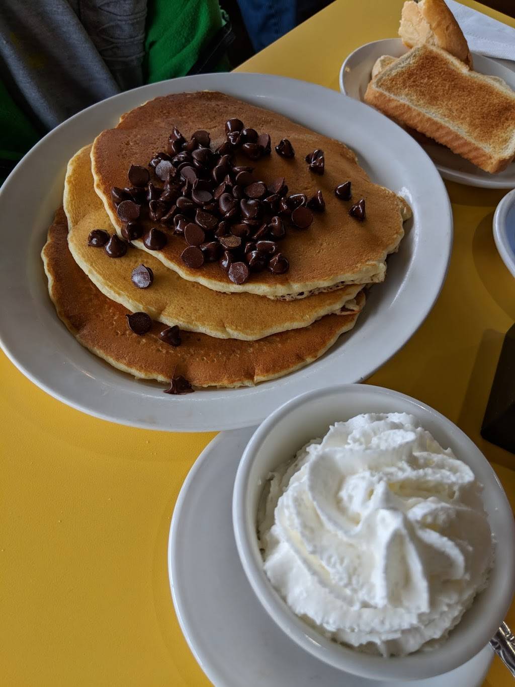 Christophers Restaurant | restaurant | 691 N York St, Elmhurst, IL 60126, USA | 6305301890 OR +1 630-530-1890