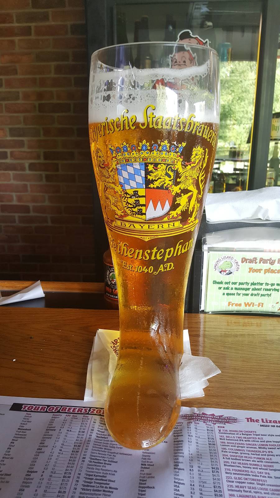 Winking Lizard Tavern | restaurant | 5710 Fulton Dr NW, Canton, OH 44718, USA | 3304971133 OR +1 330-497-1133