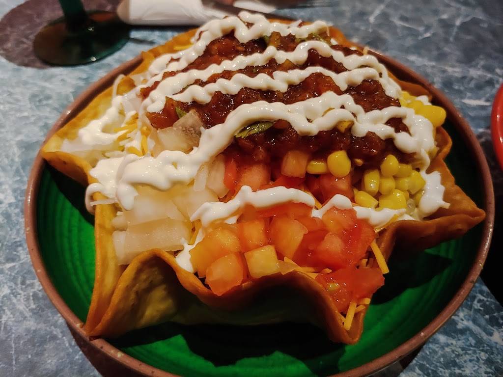 La Casa Bar & Grill | restaurant | 30 S Main St, St Albans City, VT 05478, USA | 8025285944 OR +1 802-528-5944