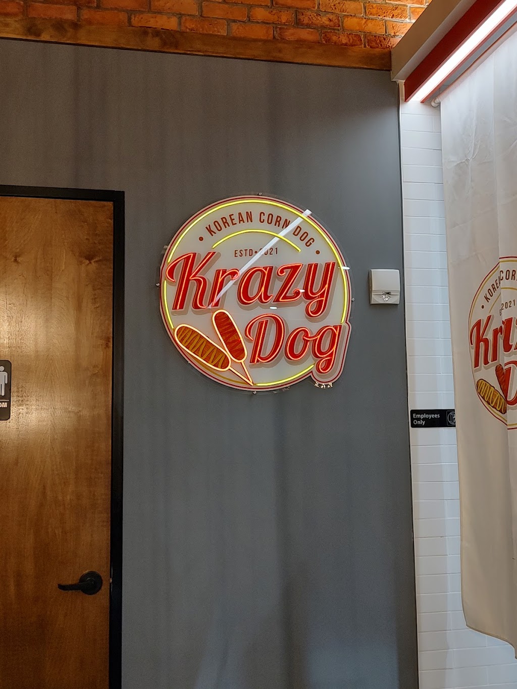 Krazydog | restaurant | 12645 Tomball Pkwy suite 400, Houston, TX 77086, USA | 8322953332 OR +1 832-295-3332