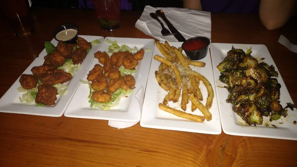 The Lodge Sports Grille | restaurant | 1102 4th Ave, Seattle, WA 98101, USA | 2065577360 OR +1 206-557-7360