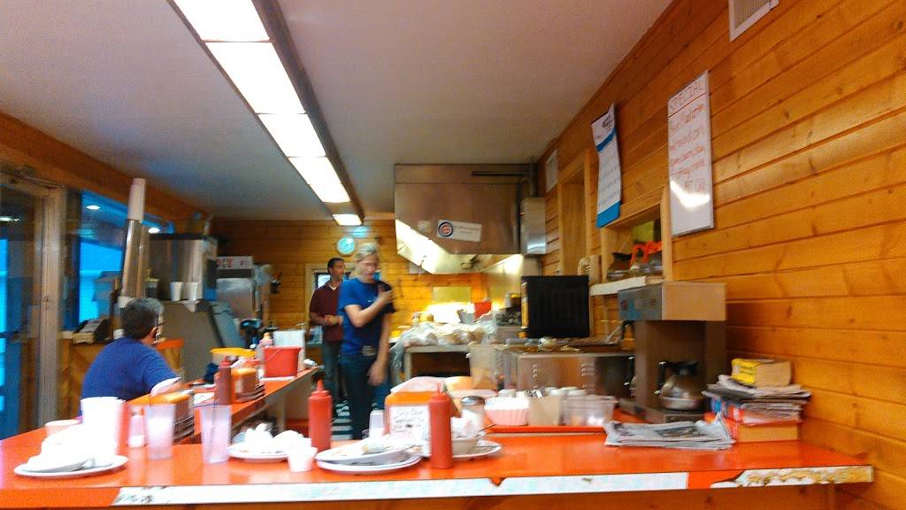 Julians Drive In | restaurant | 8190 Old Hwy 50, Flora, IL 62839, USA | 6186625636 OR +1 618-662-5636