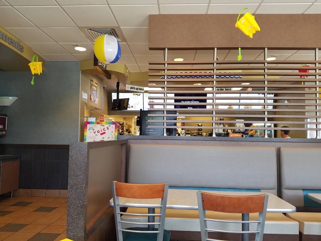 McDonalds | cafe | 8 Main St, Gray, ME 04039, USA | 2076576300 OR +1 207-657-6300