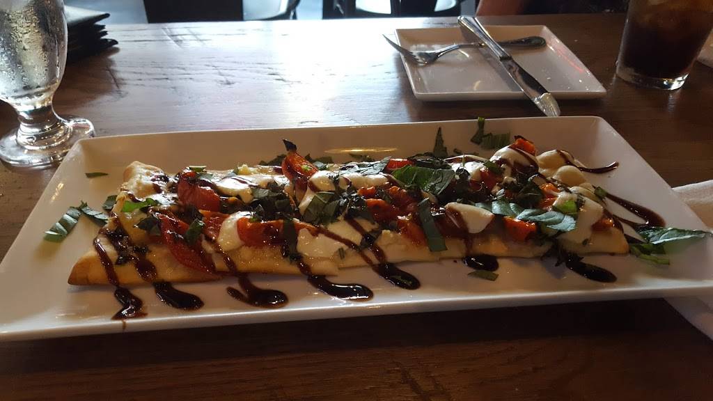 Addisons Steakhouse | restaurant | 335 Front St, McHenry, IL 60050, USA | 8153222546 OR +1 815-322-2546