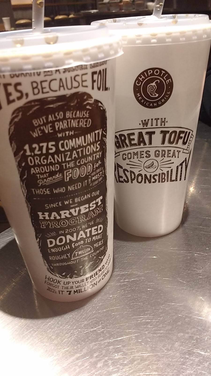 Chipotle Mexican Grill | restaurant | 139 N York St, Elmhurst, IL 60126, USA | 6308340932 OR +1 630-834-0932