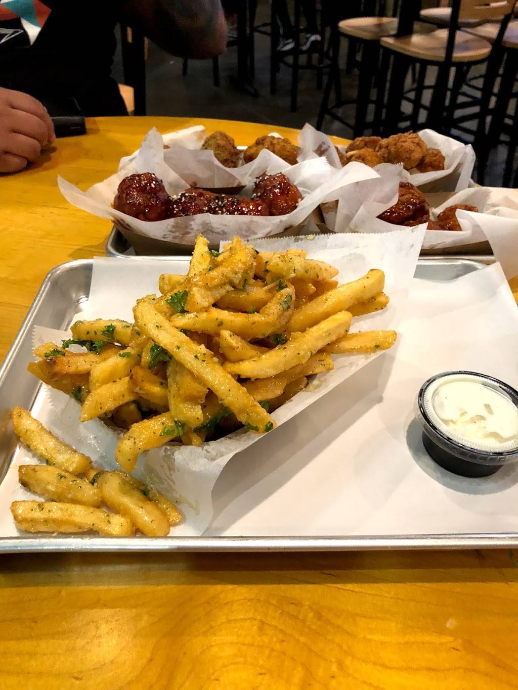 Fire Wings Delta Shores | restaurant | 8144 Delta Shores Cir S #140, Sacramento, CA 95832, USA | 9162469579 OR +1 916-246-9579