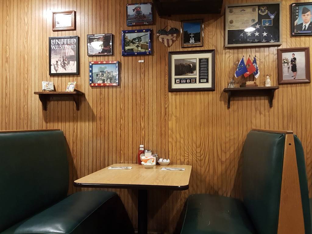 Freds Diner | restaurant | 225 Center St, Grayslake, IL 60030, USA | 8472239776 OR +1 847-223-9776