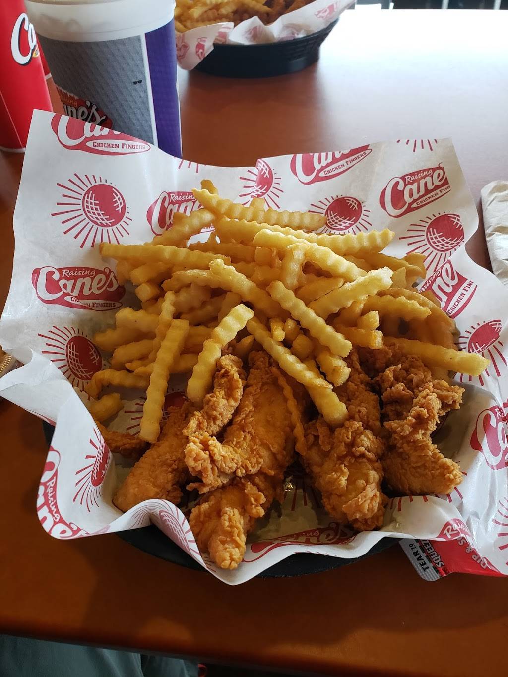 Raising Canes Chicken Fingers | meal takeaway | 1046 Kings Hwy, Shreveport, LA 71104, USA | 3186731112 OR +1 318-673-1112