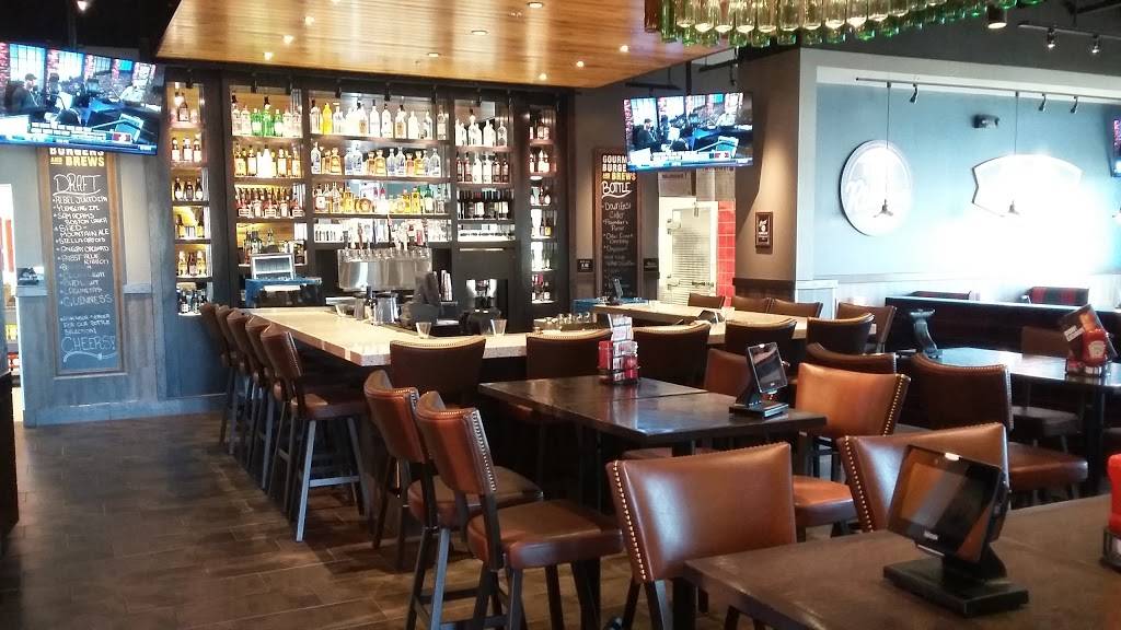 Red Robin Gourmet Burgers and Brews | restaurant | 369 Washington St, Woburn, MA 01801, USA | 3392987668 OR +1 339-298-7668