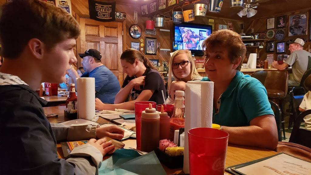 Smoke House Restaurant | restaurant | 906 Red Bud Ln, Fulton, KY 42041, USA | 2704722333 OR +1 270-472-2333