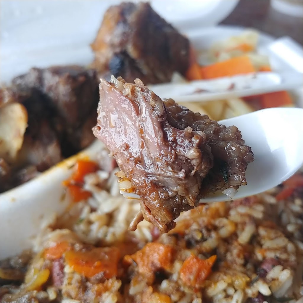 Redd Peppers Jamaican Restaurant | restaurant | 969 Rice St, St Paul, MN 55117, USA | 6515288754 OR +1 651-528-8754