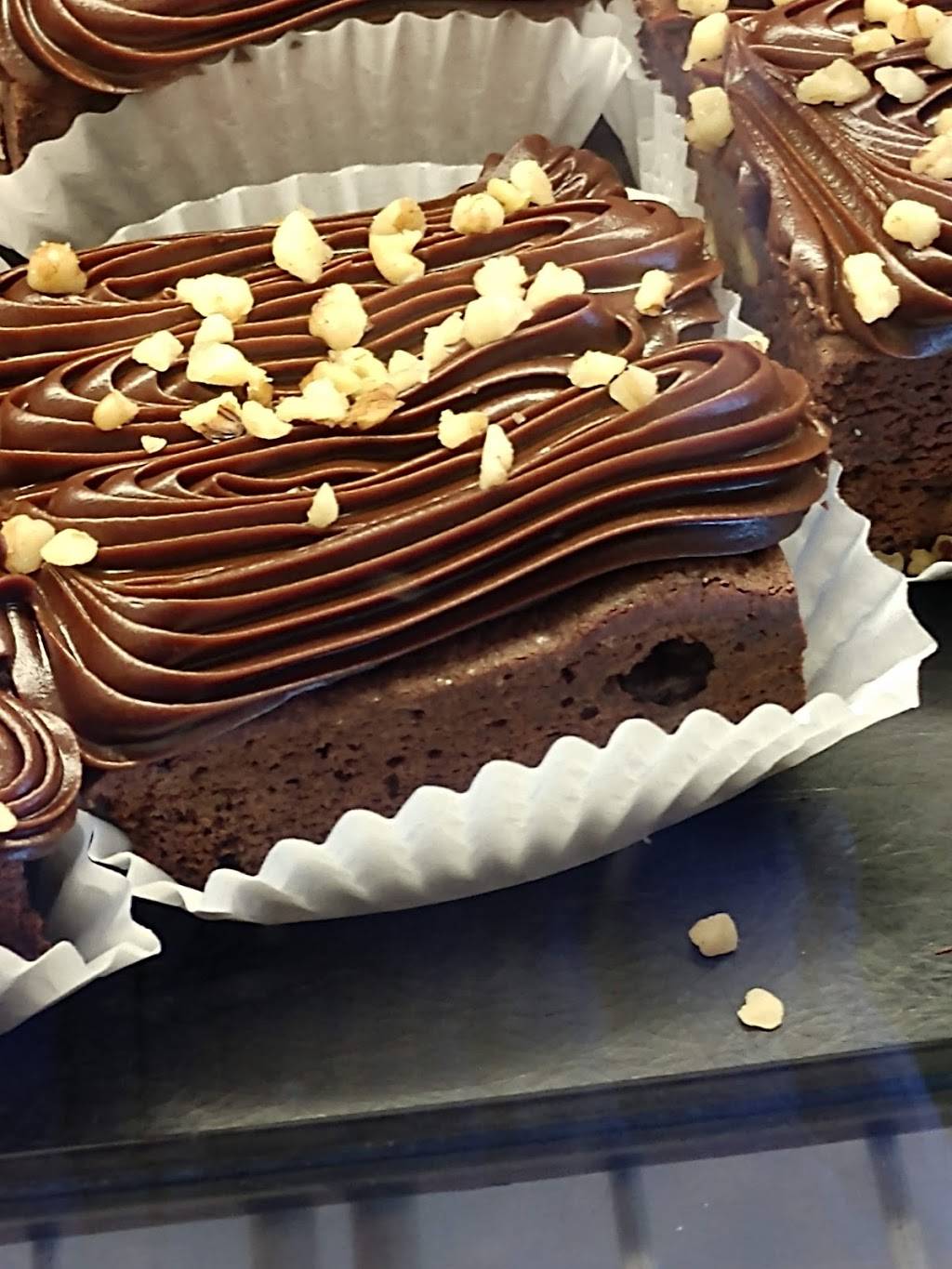 Greggs | restaurant | 1940 Pawtucket Ave, East Providence, RI 02914, USA | 4014385700 OR +1 401-438-5700