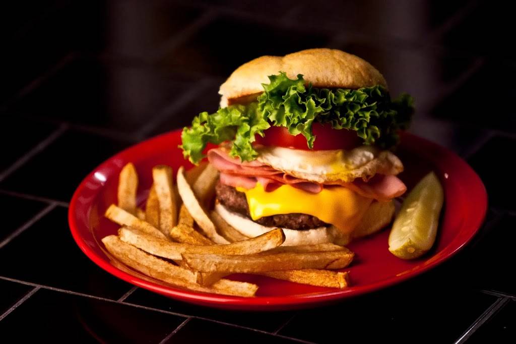 Fairplain Yacht Club | restaurant | 3869 Cedar Lakes Dr, Ripley, WV 25271, USA | 3043728918 OR +1 304-372-8918