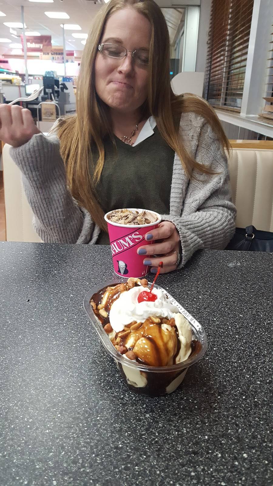 Braums Ice Cream & Burger Restaurant | restaurant | 2121 N Ridge Rd, Wichita, KS 67212, USA | 3167731550 OR +1 316-773-1550