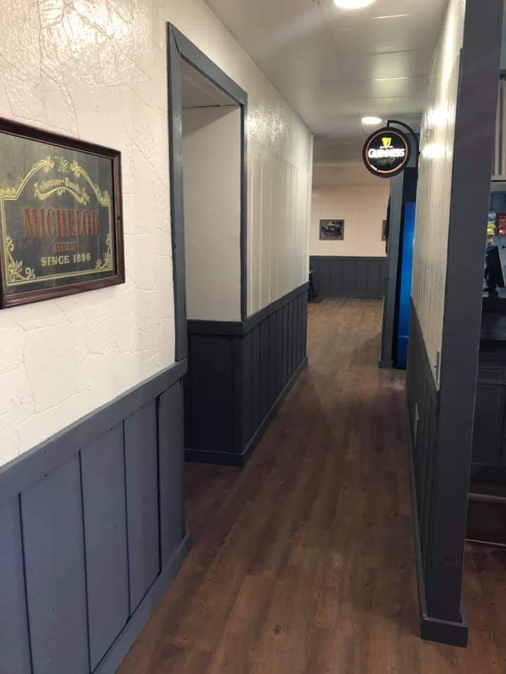 Rays Pub | restaurant | 101 N Main St, Donahue, IA 52746, USA | 5632824256 OR +1 563-282-4256