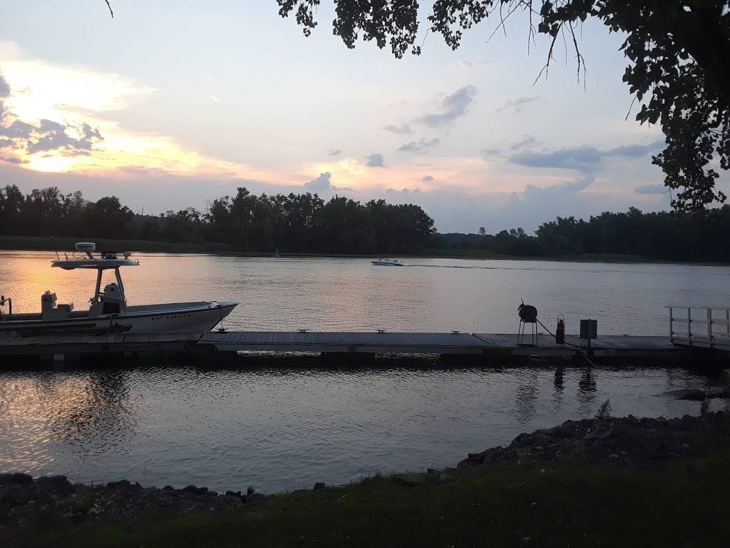 Half Moon | restaurant | 48 S Front St, Hudson, NY 12534, USA | 5188281562 OR +1 518-828-1562