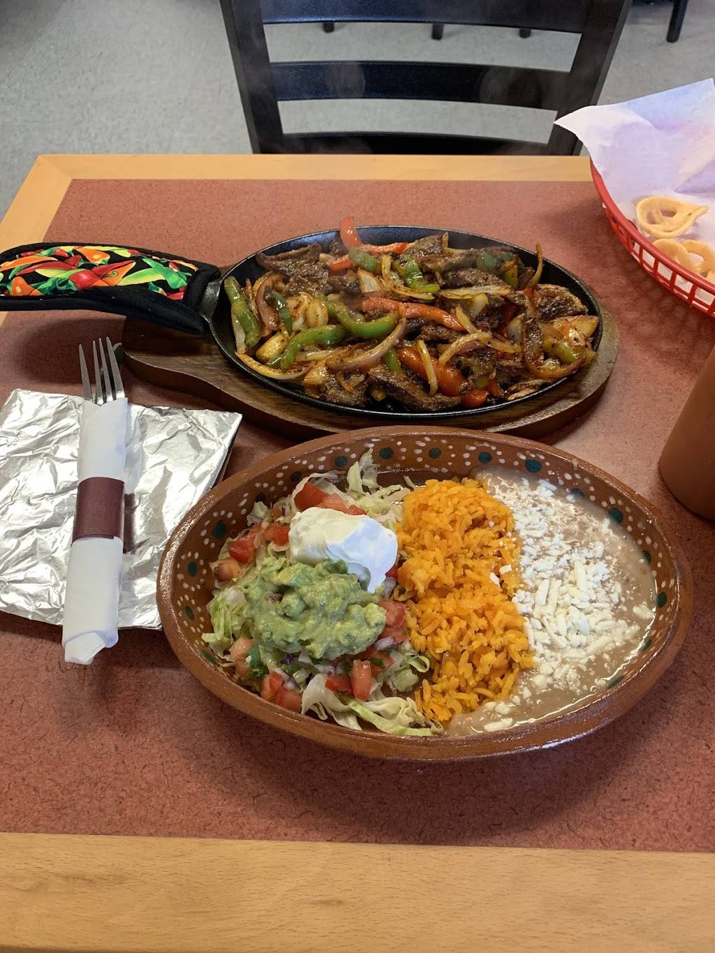 Taqueria La Sabrosita | restaurant | 401 N Poplar Ave C, Waynesboro, VA 22980, USA | 4344667731 OR +1 434-466-7731