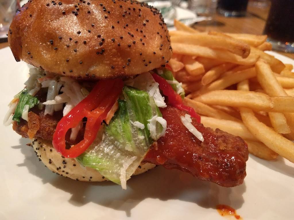 Rôtisserie St-Hubert | restaurant | 2484 St Joseph Blvd, Orléans, ON K1C 1G1, Canada | 6138243267 OR +1 613-824-3267