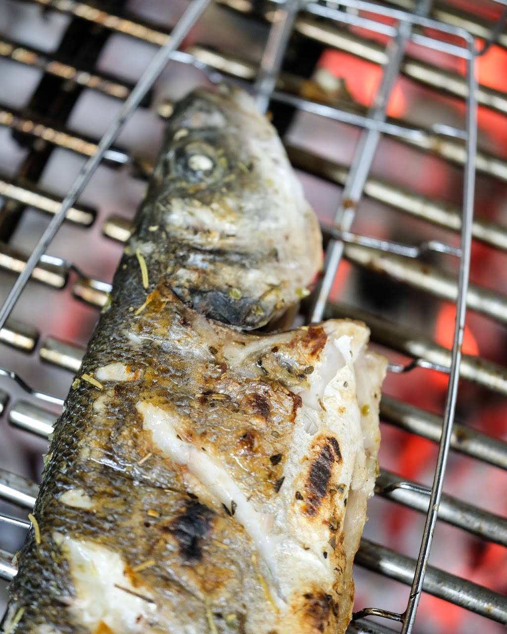 Kavala Taverne Grecque | restaurant | 5588 Avenue Auteuil, Brossard, QC J4Z 1M2, Canada | 4506769641 OR +1 450-676-9641