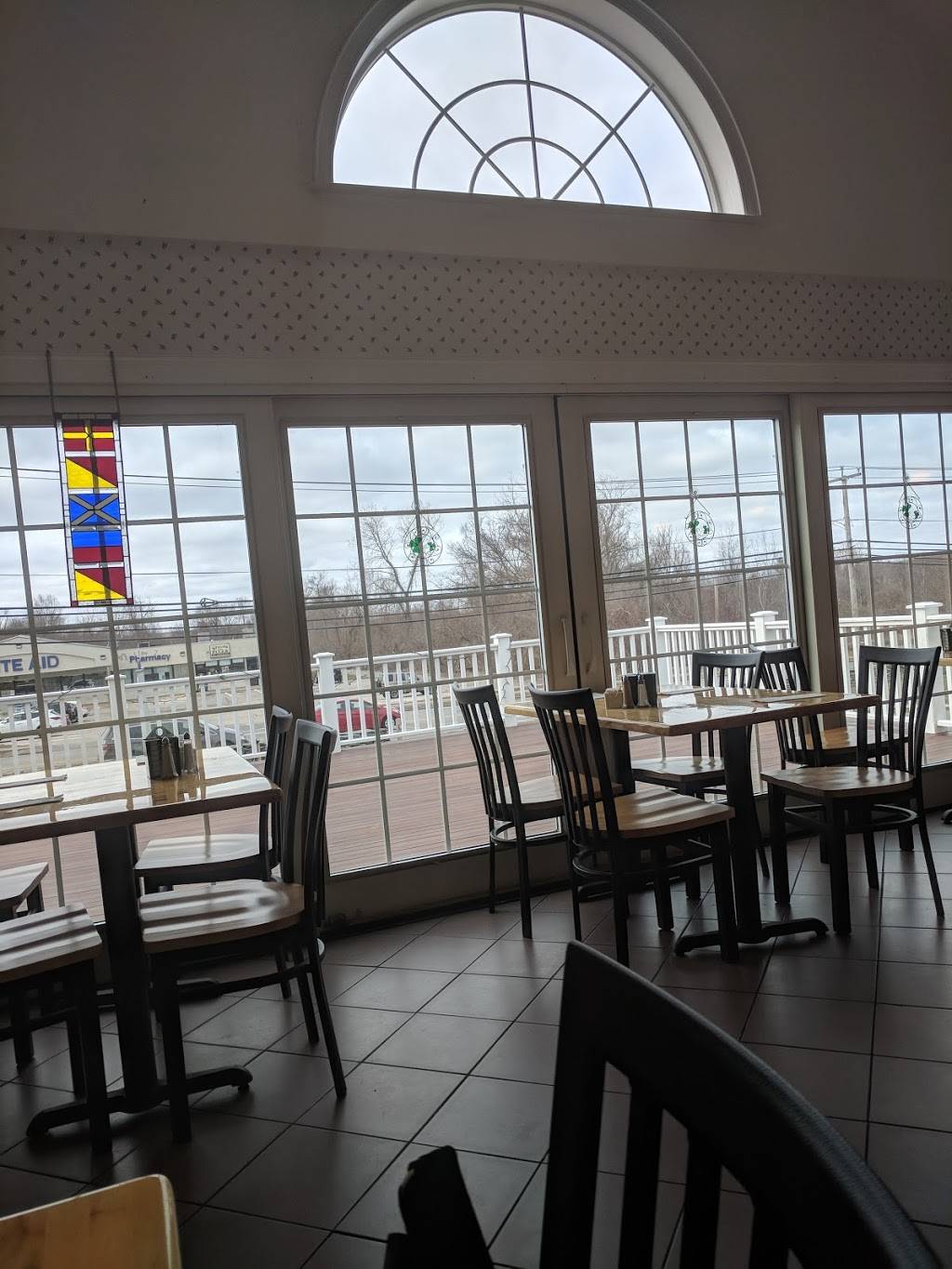 Foodworks Restaurant | restaurant | 2461 E Main Rd, Portsmouth, RI 02871, USA | 4016834664 OR +1 401-683-4664