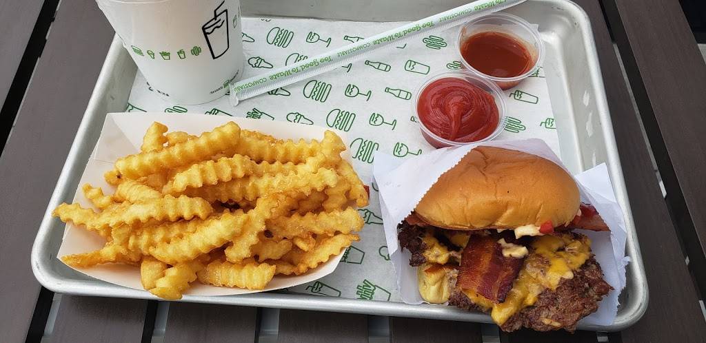 Shake Shack | restaurant | 864 E Townline Rd, Vernon Hills, IL 60061, USA | 2242942010 OR +1 224-294-2010