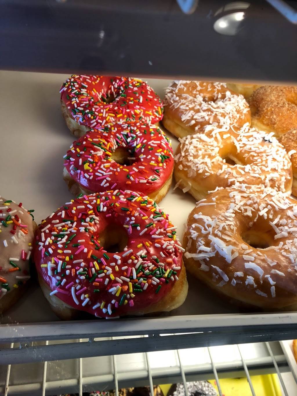 Mags Donut & Bagel | bakery | 16525 Von Karman Ave B, Irvine, CA 92606, USA | 9499320699 OR +1 949-932-0699
