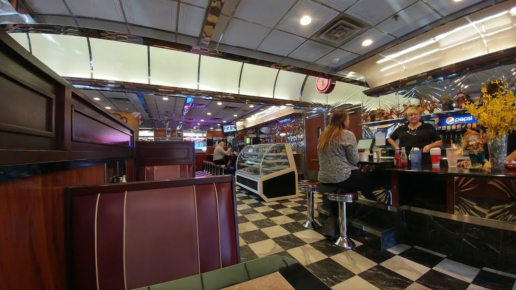 Circle Diner | restaurant | 813 Loudon Rd, Latham, NY 12110, USA | 5187853324 OR +1 518-785-3324