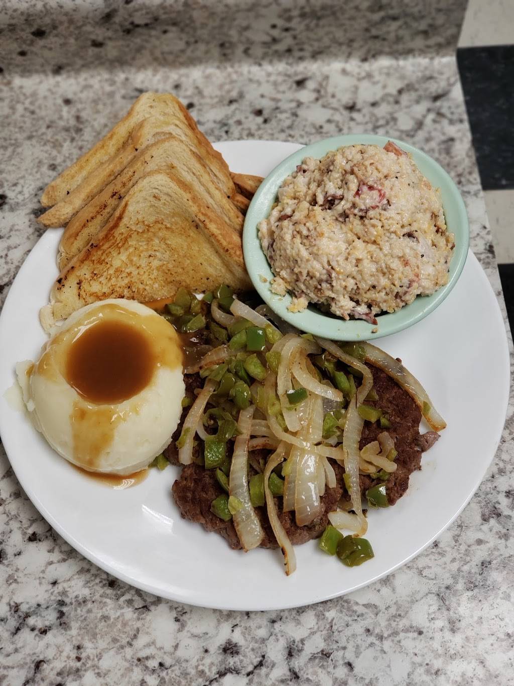 Ole Bus Stop Diner | restaurant | 64 Mulberry St, Beattyville, KY 41311, USA | 6065935720 OR +1 606-593-5720