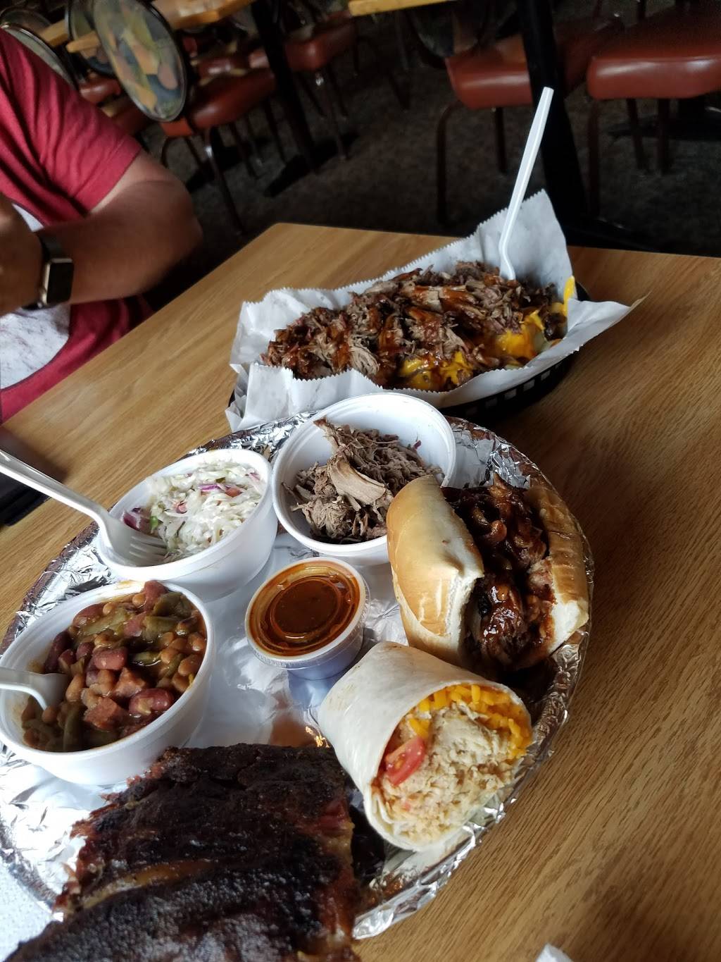 Mason Dixon BBQ Co. | restaurant | 115 Lafayette Ave, Moundsville, WV 26041, USA | 3048105943 OR +1 304-810-5943