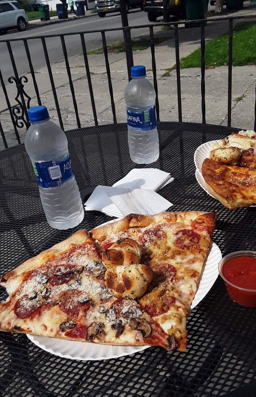 Ginos NY Pizza Elmwood | restaurant | 1009 Elmwood Ave, Buffalo, NY 14222, USA | 7168851777 OR +1 716-885-1777