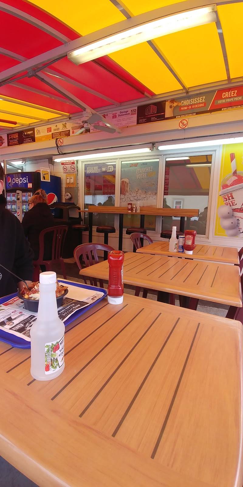 Chez Lou Patate | restaurant | 374 Rue Main, Gatineau, QC J8P 5K7, Canada | 8196432100 OR +1 819-643-2100