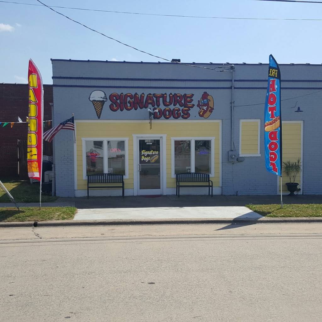 Signature Dogs | restaurant | 1300 Roanoke Ave, Roanoke Rapids, NC 27870, USA | 2525351009 OR +1 252-535-1009