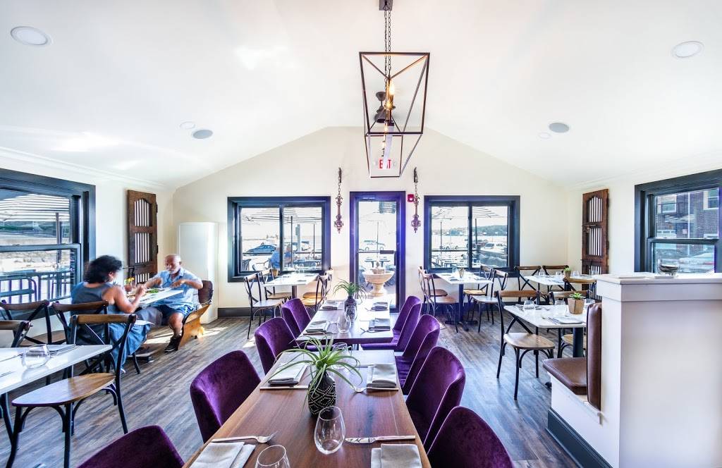 Yella on the Water | restaurant | 25 Western Ave, Gloucester, MA 01930, USA | 9784915334 OR +1 978-491-5334