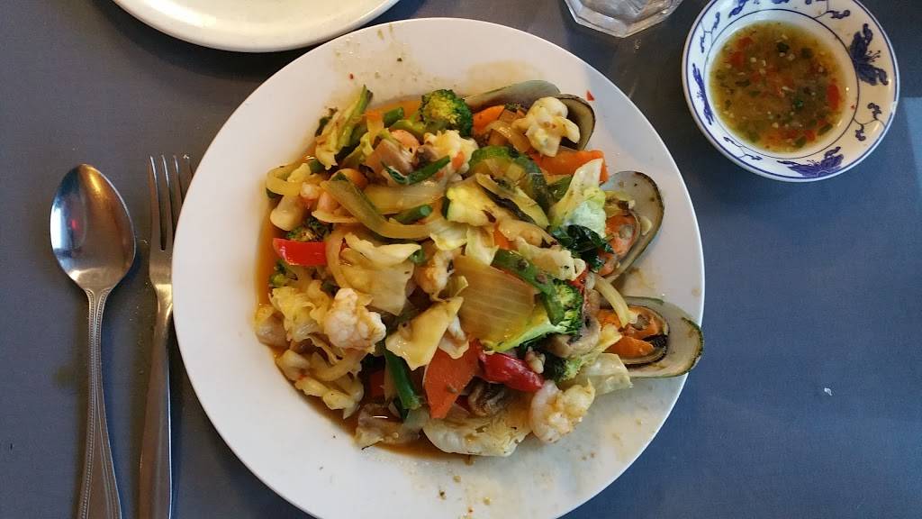 Thai Gourmet Restaurant | restaurant | 9555 Kings Charter Dr, Ashland, VA 23005, USA | 8045500055 OR +1 804-550-0055