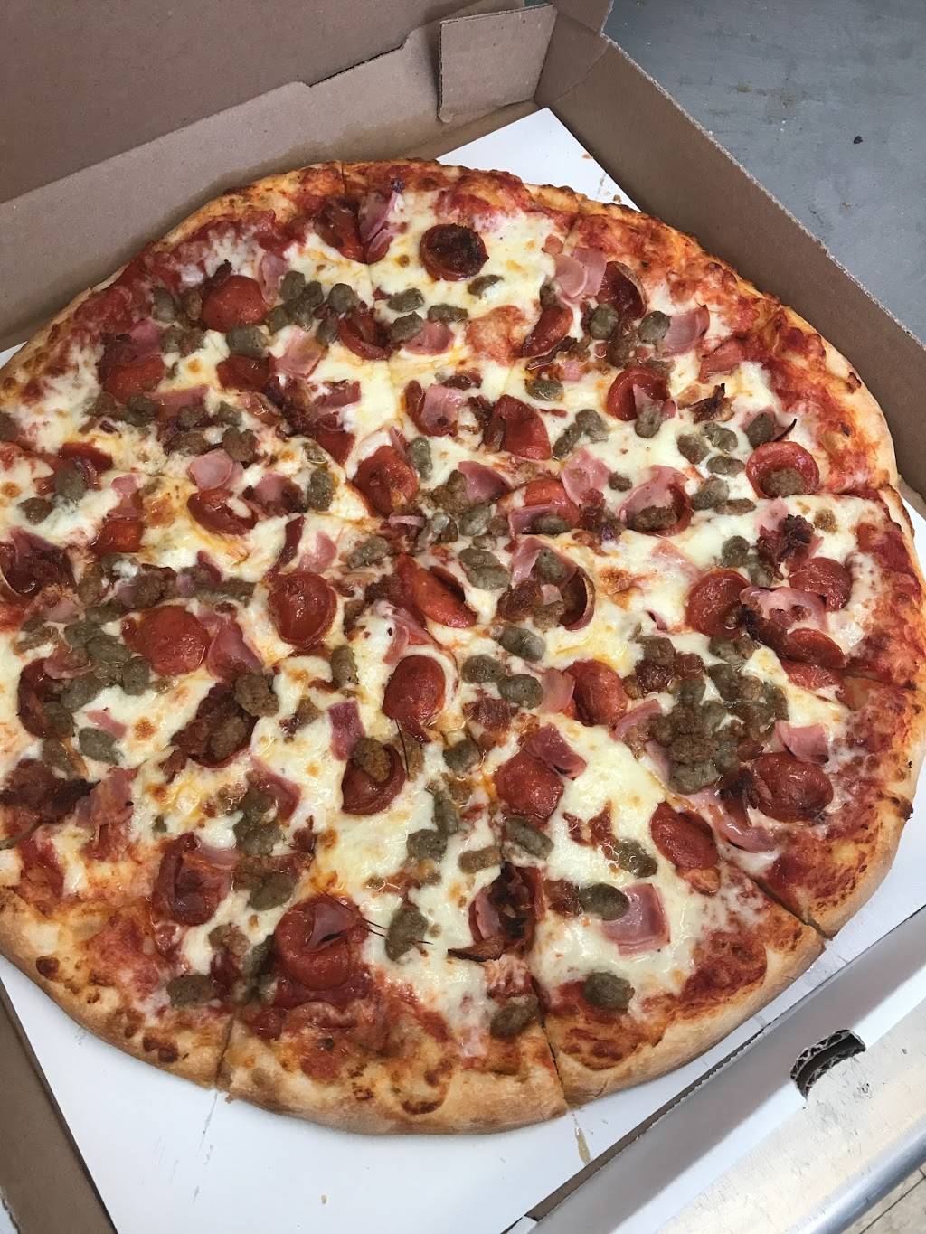 Primos Pizza | restaurant | 24330 Meadowbrook Rd, Novi, MI 48375, USA | 2484785500 OR +1 248-478-5500