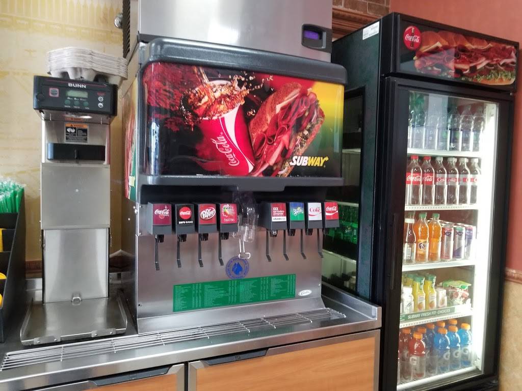 Subway Restaurants | restaurant | 2211 N Gary Ave, Wheaton, IL 60187, USA | 6306828000 OR +1 630-682-8000