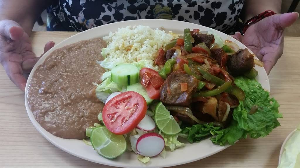 Glorias Pupuseria | restaurant | 7119 Seville Ave B, Huntington Park, CA 90255, USA | 3235539291 OR +1 323-553-9291