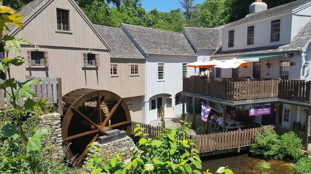 Luciosos Pub | restaurant | 6 Spring Ln, Plymouth, MA 02360, USA | 5087460056 OR +1 508-746-0056