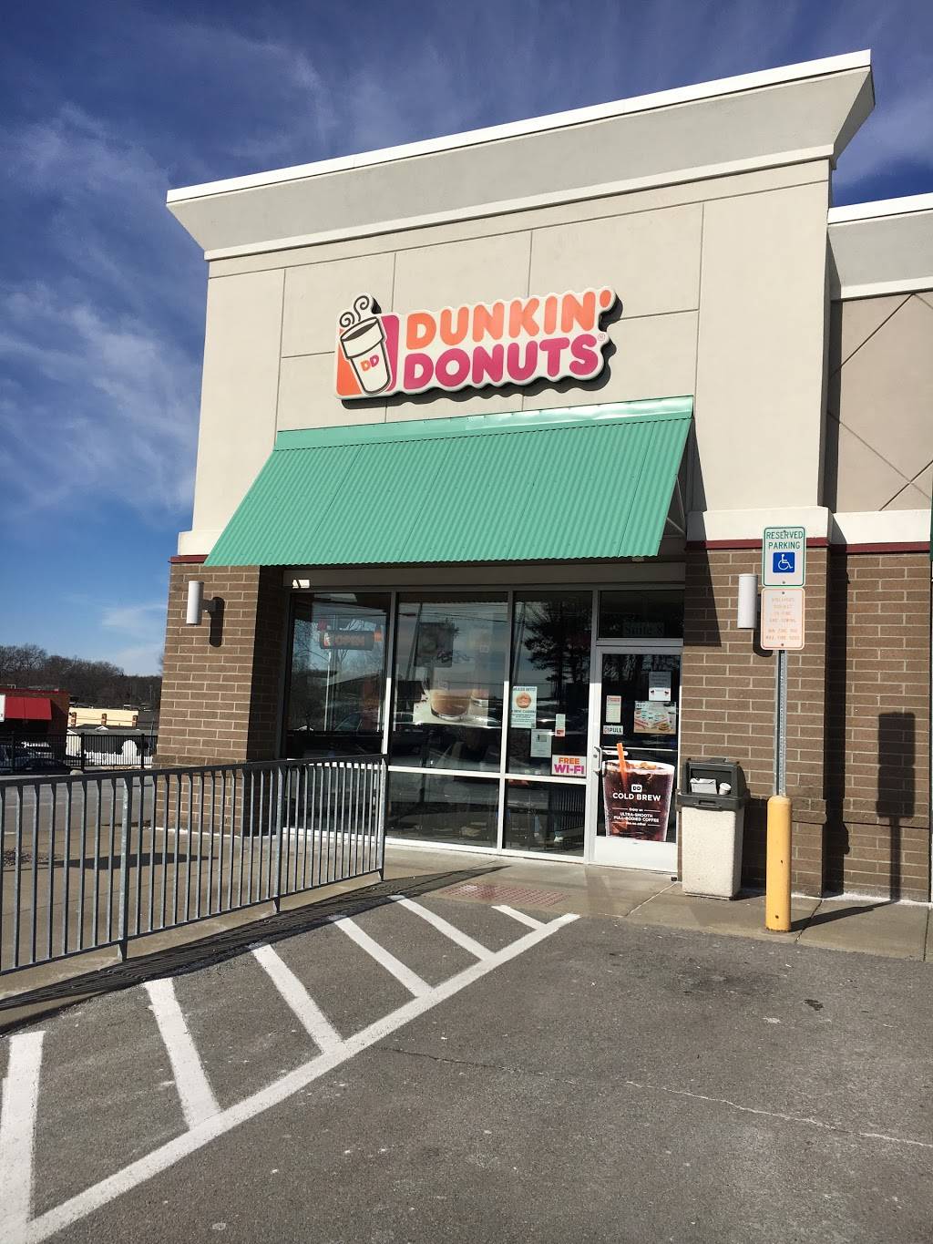 Dunkin | bakery | 540 Butler Crossing Suite 8, Butler, PA 16001, USA | 7242841177 OR +1 724-284-1177
