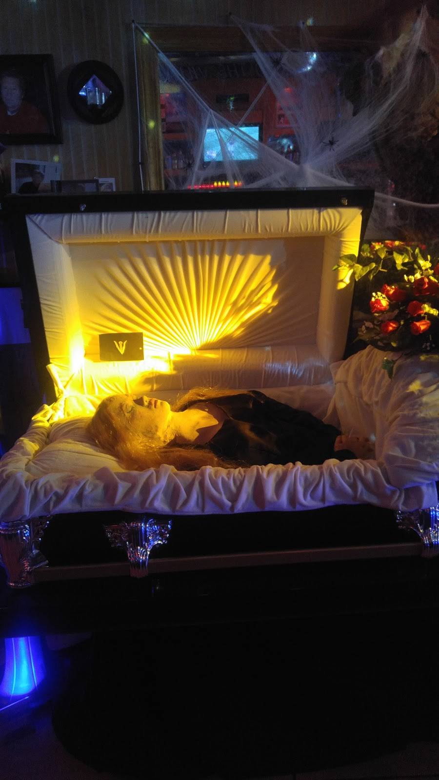 The Village Pub | restaurant | 923 N Broadway, North Massapequa, NY 11758, USA | 5167989699 OR +1 516-798-9699