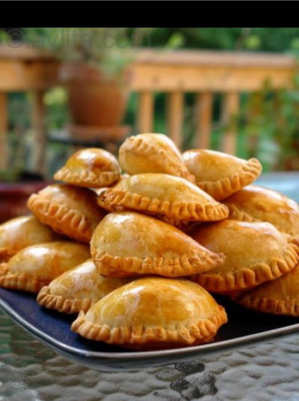 DELICIA EMPANADAS KOSHER FACTORY AND STORE | restaurant | 168 NE 167th St, Miami, FL 33162, USA | 3053702610 OR +1 305-370-2610