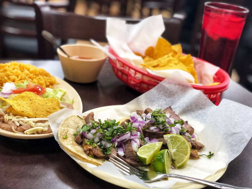 Los Burritos Tapatios | restaurant | 484 Roosevelt Rd, Glen Ellyn, IL 60137, USA | 6309429802 OR +1 630-942-9802