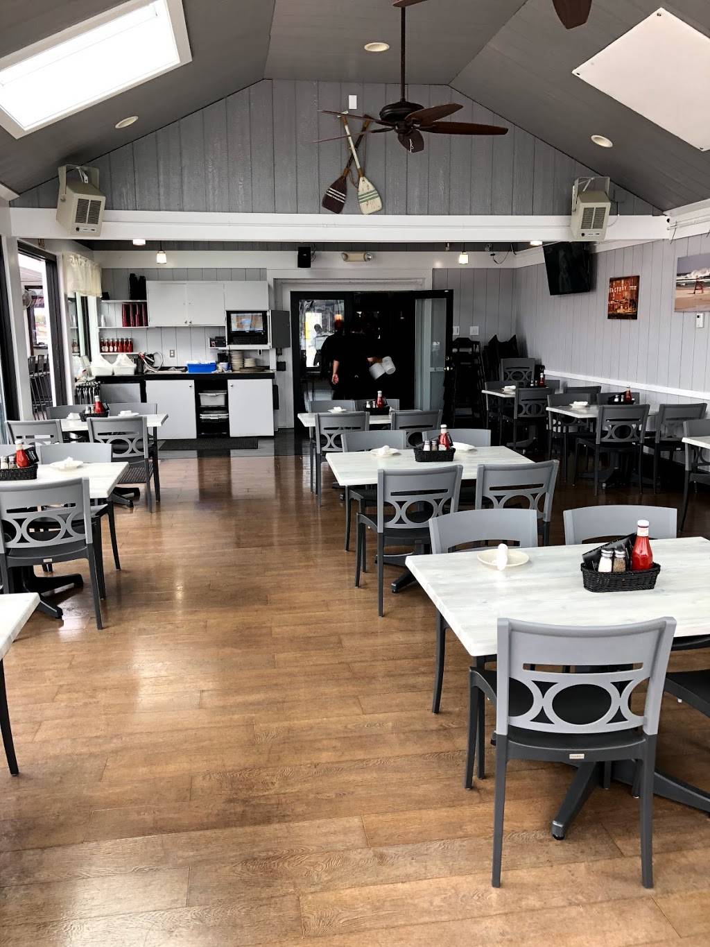 Captain Carlos | restaurant | 27 Harbor Loop, Gloucester, MA 01930, USA | 9782836342 OR +1 978-283-6342