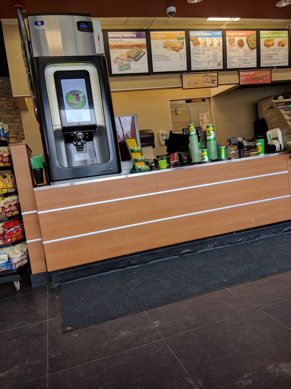 Subway | restaurant | 3 Vansittart Ave, Woodstock, ON N4S 6E1, Canada | 5192907827 OR +1 519-290-7827