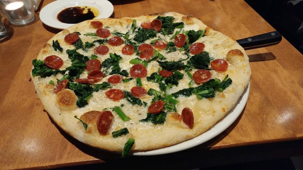 Mezza Notte Trattoria | restaurant | 11 Disera Dr, Thornhill, ON L4J 0A7, Canada | 9057070222 OR +1 905-707-0222